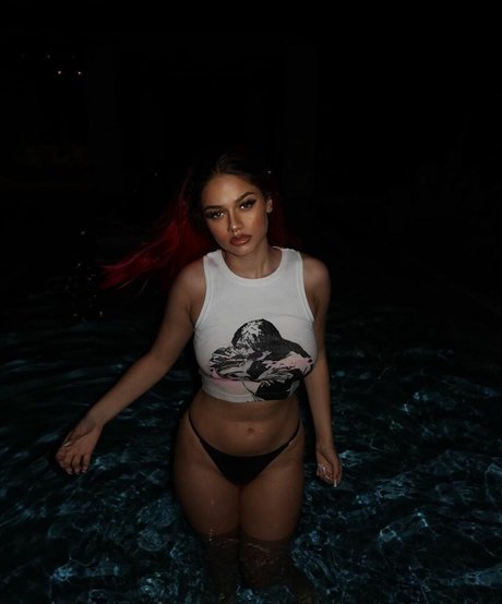 badmomzjay 素敵なモデル 写真