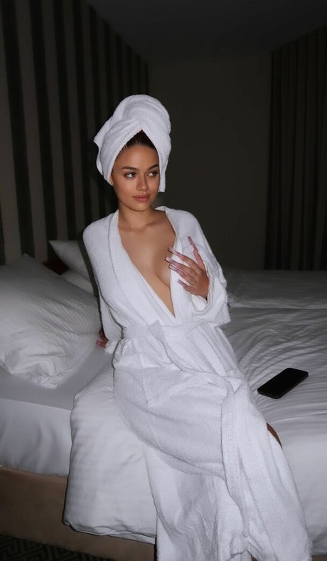 badmomzjay 独占モデル 写真