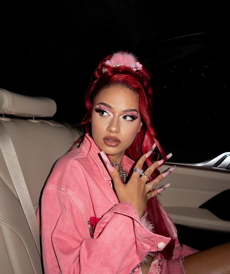 badmomzjay ポルノスター セックス 写真