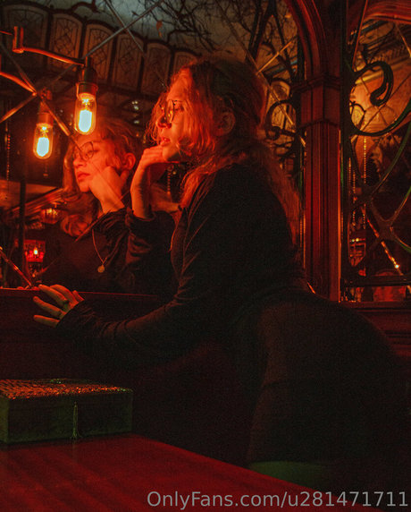 ジムのインフルエンサーオンリーファンズ アートヌード アーカイブ