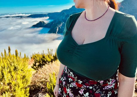 レズビアン乱交オンリーファンズ セクシーヌード 写真