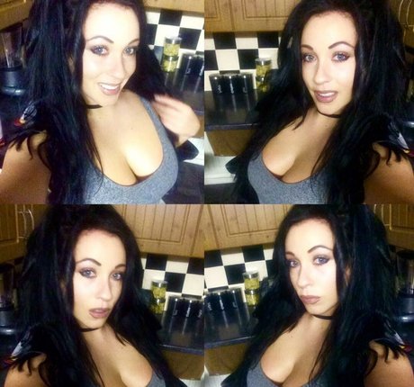 お尻を広げるオンリーファンズ セクシー裸 ギャラリー