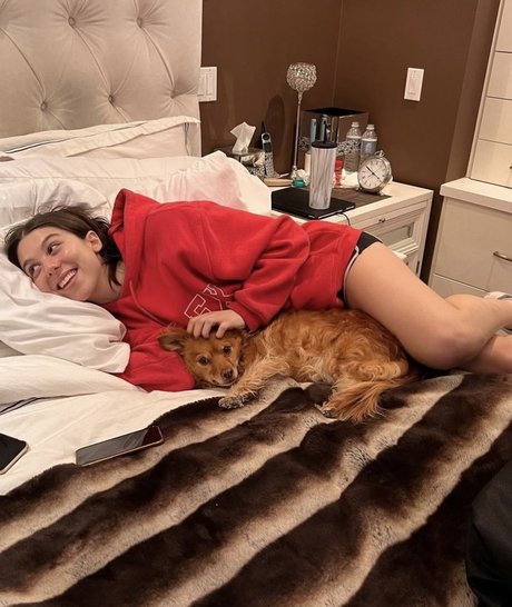 セクシーなブルネットのオンリーファンズ ポルノグラフィック ギャラリー