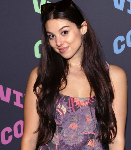 Kira Kosarin 可愛いモデル 写真