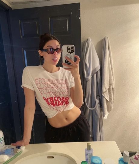 Kira Kosarin ポルノモデル 写真