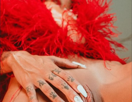 かわいいブロンドのオンリーファンズ 無料ポルノ 画像