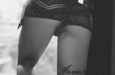 タトゥーオンリーファン 無料ヌード 写真