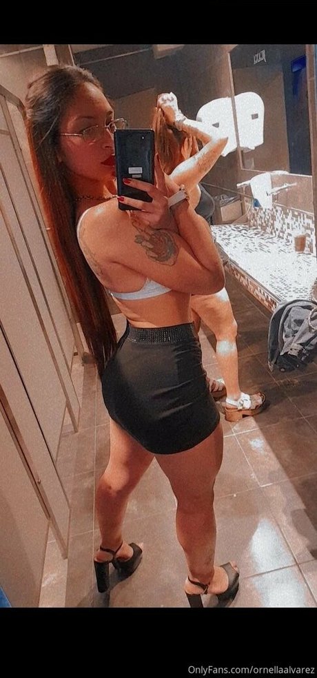 ornellaalvarez ポルノモデル ギャラリー