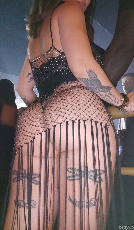 bettyfoxxxofficial ヌードスター 画像