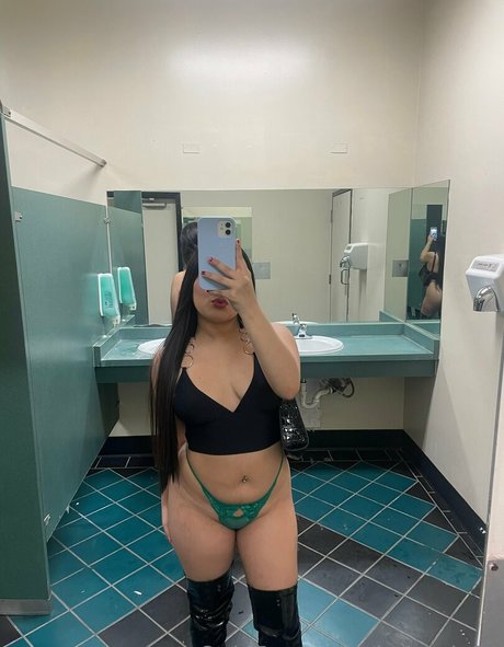 毛深いアジア人オンリーファンズ 美しい裸 画像