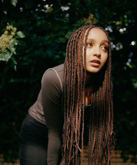 PinkPantheress ポルノスター エロティック 写真