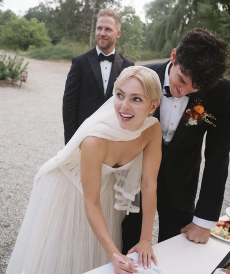 AnnaSophia Robb 完璧なモデル 写真