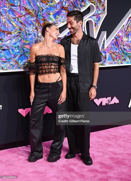 Laura Perlongo ヌードスター 写真