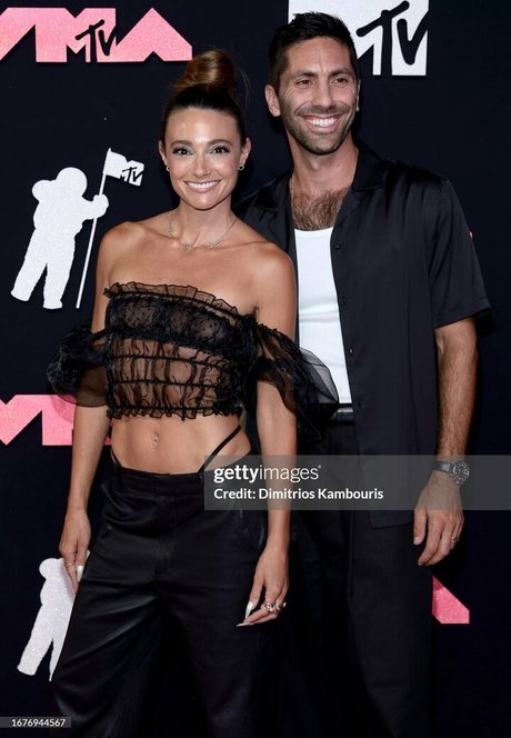 Laura Perlongo スター ヌード 写真