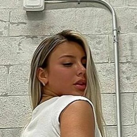 Laura Isabela Leon 美しいスター 画像