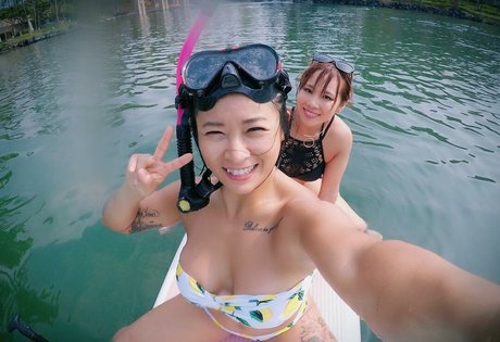 セクシーなブルネットのオンリーファンズ 美しいポルノ 写真