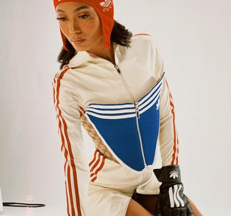 黒檀ペッギングオンリーファンズ アート裸 写真