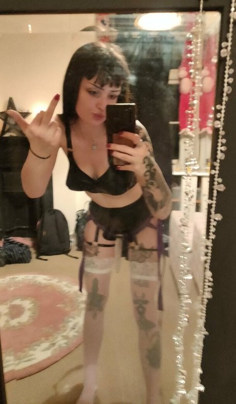 missdellavigne エロティック女優 ギャラリー