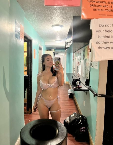 Melztube エロティックモデル ギャラリー