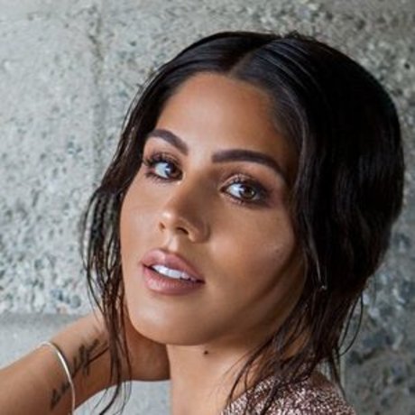Megan Batoon スター xxx 写真
