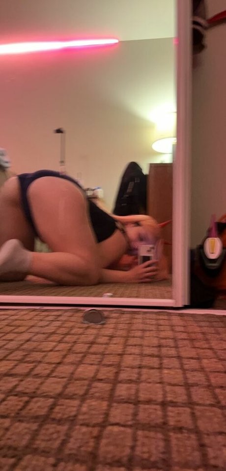 大きなプッシー唇オンリーファンズ セクシー裸 画像