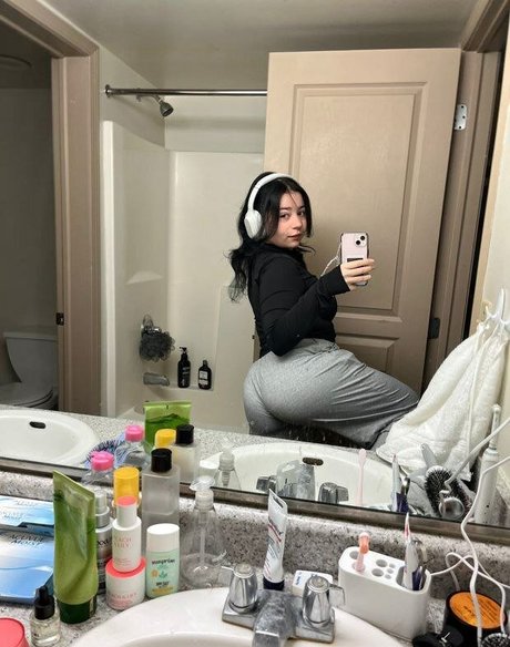 ミラーセルフィーオンリーファンズ 美しい 画像