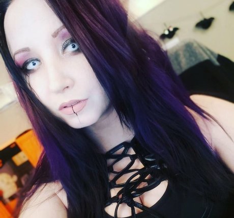 Abadon 裸のポルノスター ギャラリー