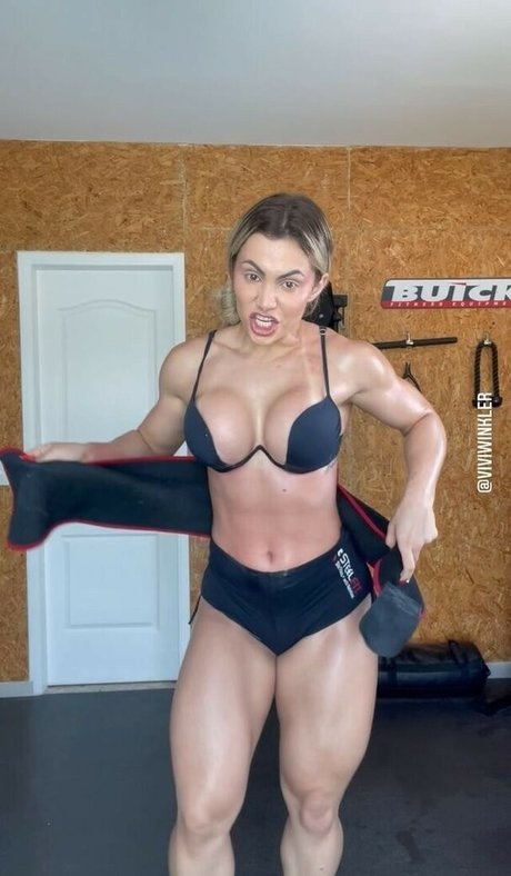 Vivi Winkler エロティックなポルノスター 写真