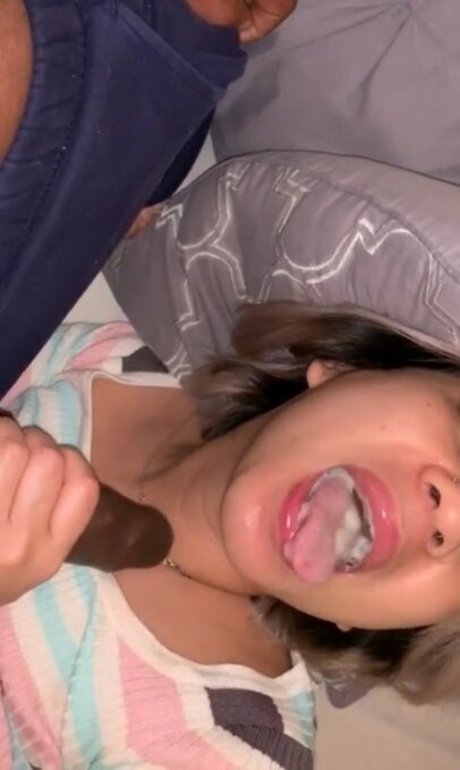 お尻を広げるオンリーファンズ アートヌード 画像