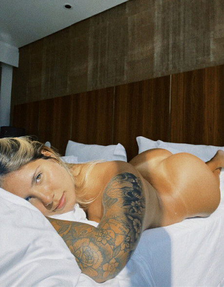 Julia Bhering 写真集