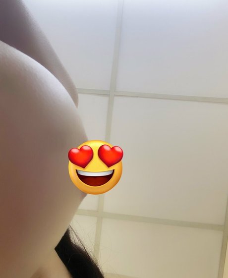 パイズリ オンリーファンズ ホット 写真