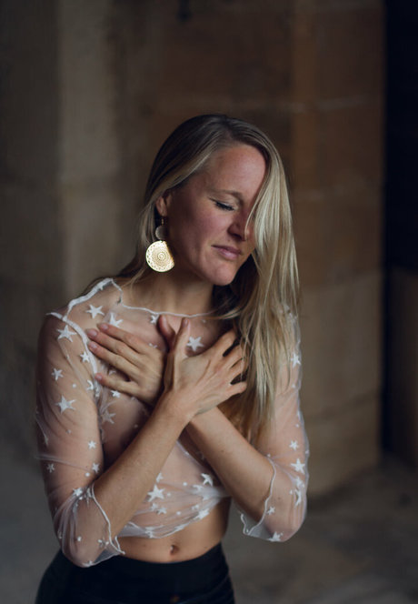 肉厚熟女オンリーファンズ ホットヌード 写真