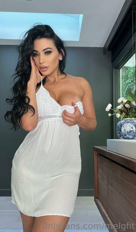 Melgfit ポルノスター ヌード 画像