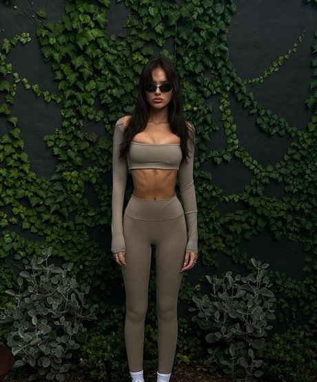 Holly Mueller ヌードモデル 画像