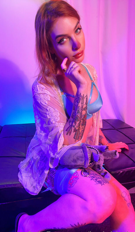 キティ・ウェット・オンリーファンズ xxx 写真