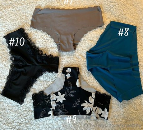 xraebby アダルトスター 写真