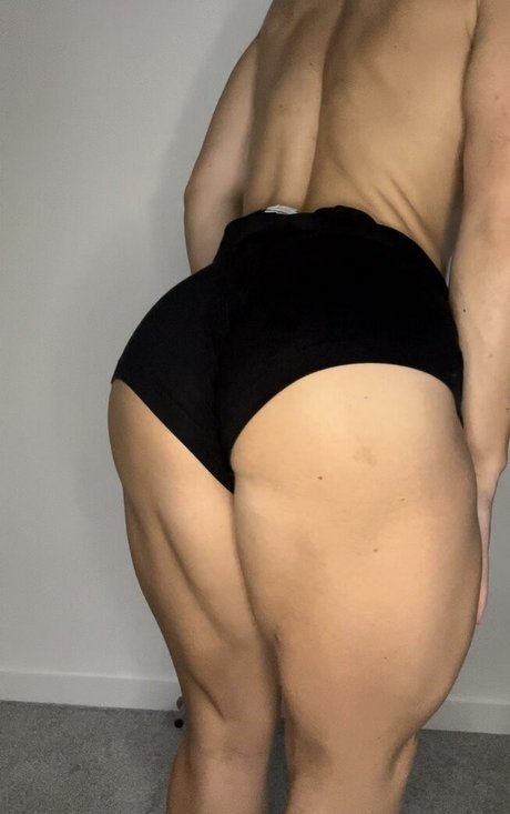 Hettie セックスモデル 写真