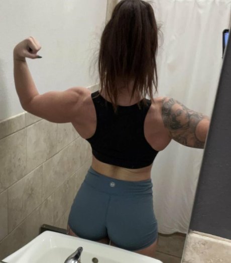 曲線美のブロンドオンリーファンズ 無料セクシー 写真