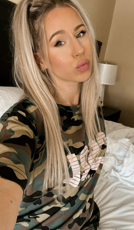 足 熟女 オンリーファンズ ポルノ 写真