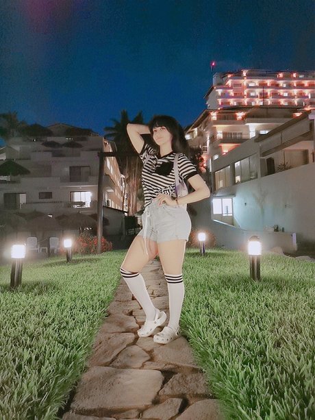 ティーンレズビアンオンリーファンズ 無料 画像