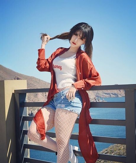 ビキニプリンセスオンリーファンズ エロチック 写真