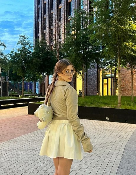 弁護士オンリーファンズ ヌード 画像