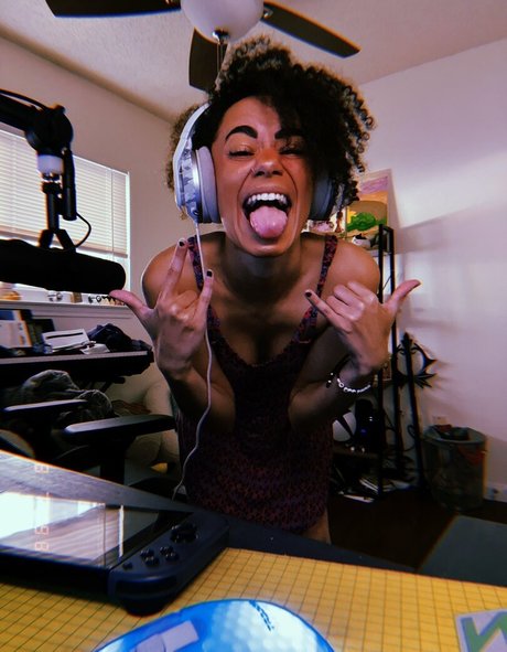 BlackKrystel アートスター ギャラリー