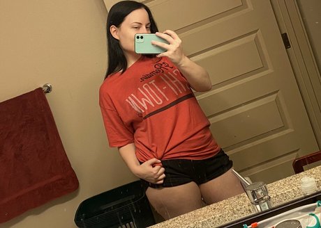 巨乳カップルオンリーファンズ 美しいヌード 画像