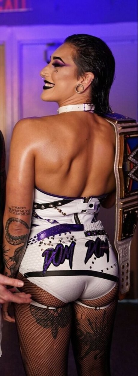 Rhea Ripley セックスポルノスター 画像