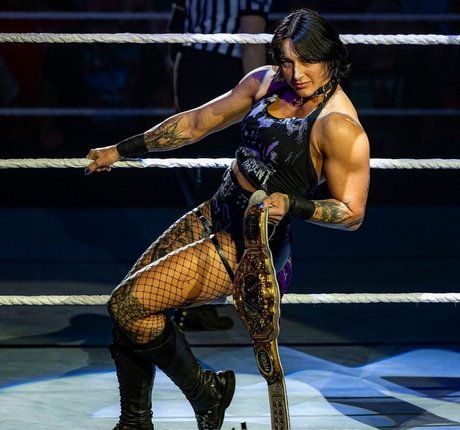 ニューハーフが男とセックスするオンリーファンズ ホット裸 画像