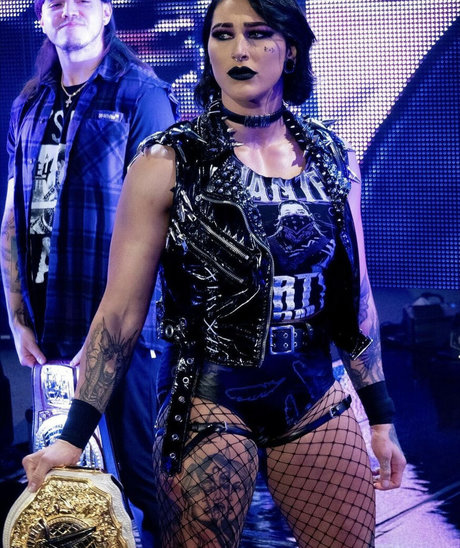 小柄な足オンリーファンズ ホットセックス 画像