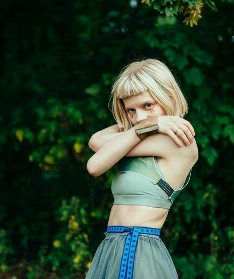 Aurora Aksnes ポルノスター xxx 写真