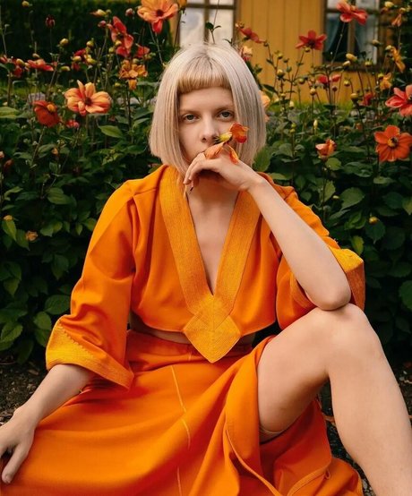 Aurora Aksnes ヌードのポルノスター 写真