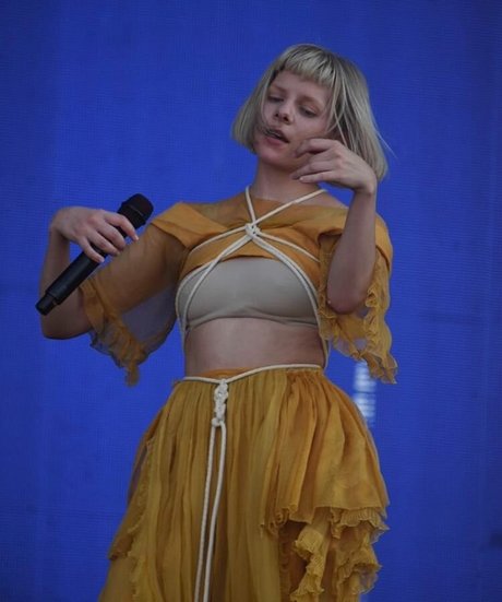 中出しプリンセスオンリーファンズ セクシー裸 写真